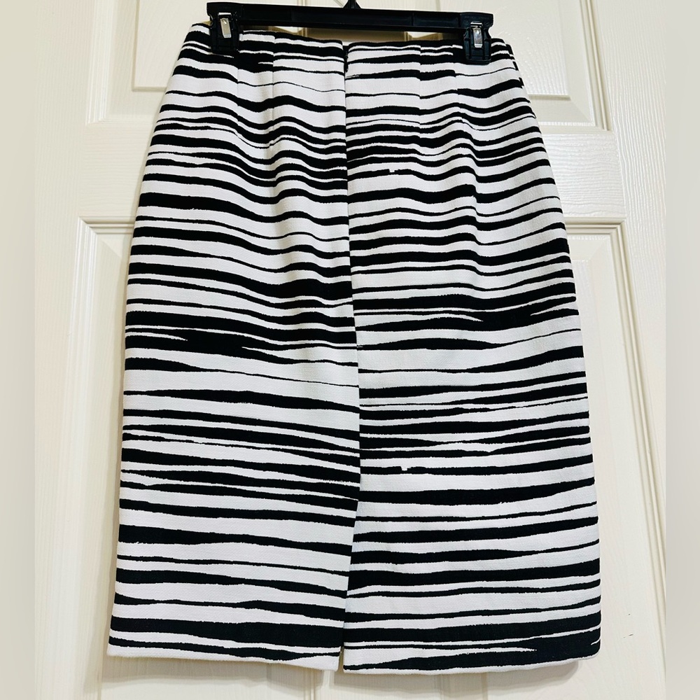 Ann Taylor Zebra Pencil Skirt 0 🖤 - Picture 6 of 10